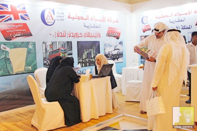 وسيطات عقاريات يزاحمن الرجال في المعارض العقارية﻿