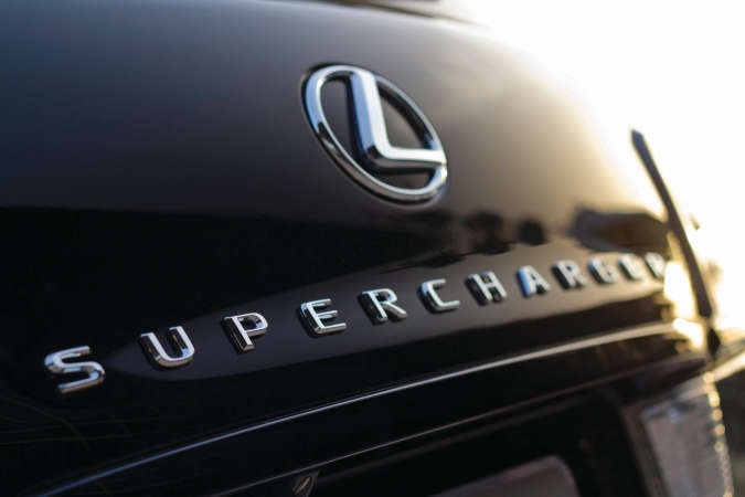 لكــزس 570 L X الحصرية المزودة بسوبر تشارجر.. قريباً السيارة ستشكل علامة فارقة تمكن محبيها من الانطلاق وسط أجواء من الراحة والترف