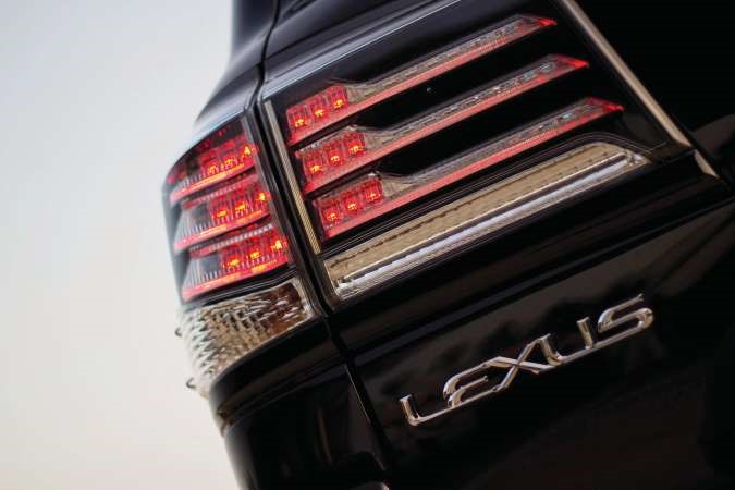 لكــزس 570 L X الحصرية المزودة بسوبر تشارجر.. قريباً السيارة ستشكل علامة فارقة تمكن محبيها من الانطلاق وسط أجواء من الراحة والترف