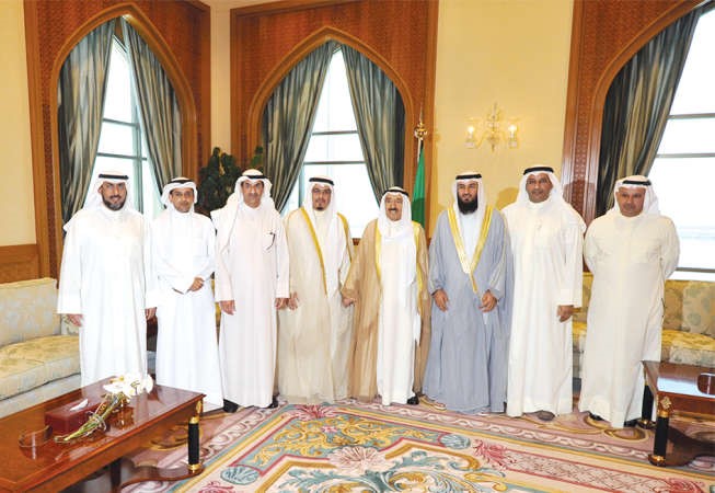 صاحب السمو الامير الشيخ صباح الاحمد مستقبلا رئيس واعضاء مجلس ادارة الجمعية الكويتية للخيل العربية ﻿