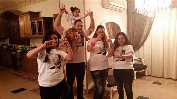 صورة: غادة عبد الرازق تدعم السيسي على طريقتها