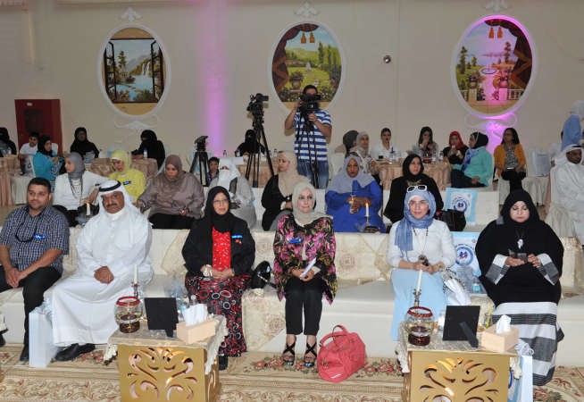 دصبيحة المطوع ودفتوح العلي مع الحضور في اللقاء﻿