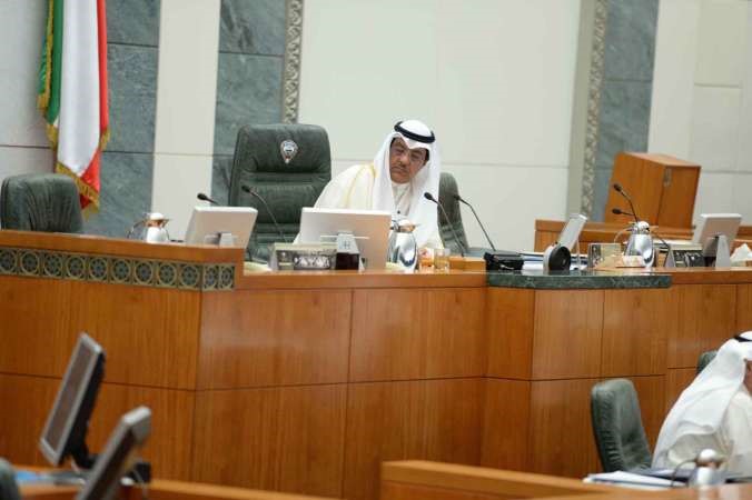 نائب الرئيس مبارك الخرينج مترئسا جانبا من الجلسة
﻿