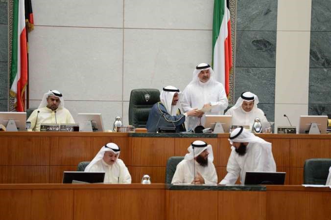 رئيس مجلس الامة مرزوق الغانم وامين السر يعقوب الصانع وصالح عاشور وراكان النصف على المنصة وتبدو الامانة العامة
﻿