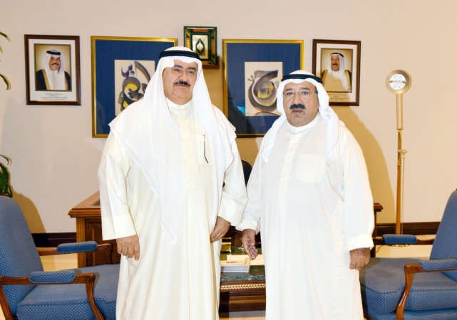 الشيخ ناصر صباح الاحمد مستقبلا الفريق ثابت المهنا ﻿