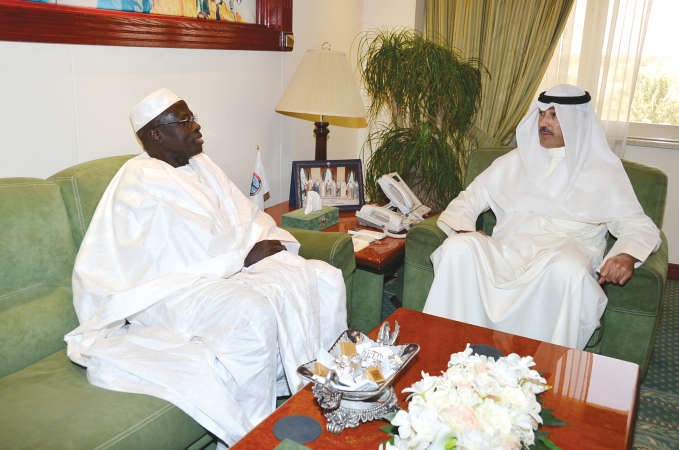 الشيخ فواز الخالد مستقبلا سفير نيجيريا هارونا جربا﻿