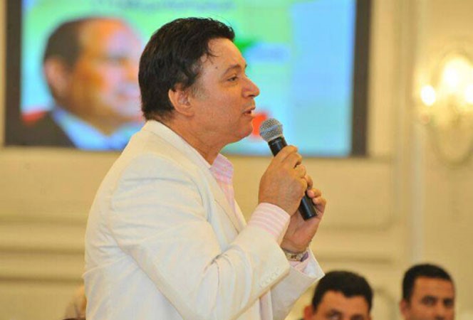 بالصور.. السيسي يلتقي بالفنانين ويوجّه تحية لفاتن حمامة