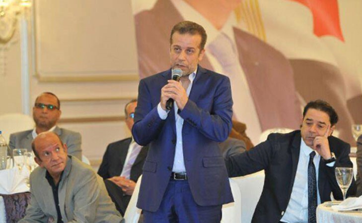 بالصور.. السيسي يلتقي بالفنانين ويوجّه تحية لفاتن حمامة
