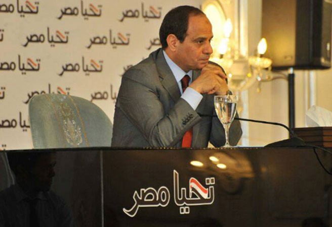 بالصور.. السيسي يلتقي بالفنانين ويوجّه تحية لفاتن حمامة