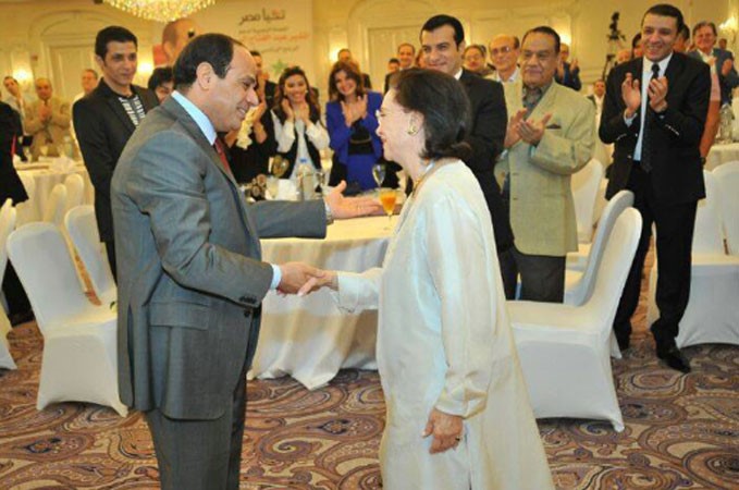 بالصور.. السيسي يلتقي بالفنانين ويوجّه تحية لفاتن حمامة