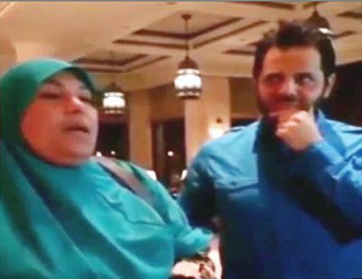 بالفيديو.. نيشان لم يتمالك نفسه من الضحك عند سماعه خطاب صاحبة " شت اب يور ماوس" بمنتدى الإعلام العربي