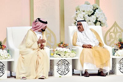 بالفيديو والصور... محمد بن راشد ومحمد بن زايد وملك البحـرين يشهدون زفاف زايد بن سلطان بن خليفة