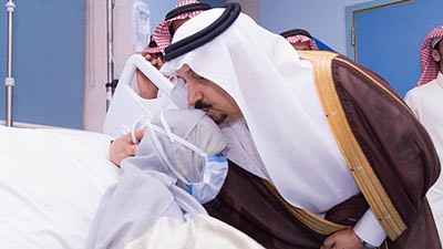 بالفيديو.. أمير القصيم قبّل رأس طفلة مصابة بالسرطان وأهداها سيارة