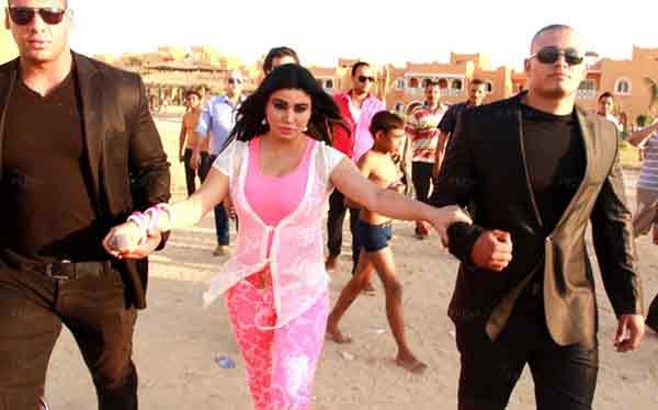 مروى: اعتزلت الإغراء.. ومن اعترف بذنبه لا ذنب له.. وصورة لها بالحجاب تثير التساؤلات