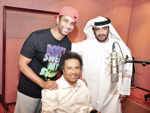 محمد عبده وفايز السعيد والعبيدلي اثناء تسجيل الاغنية﻿
