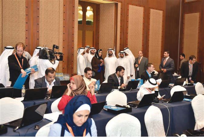الشيخ محمد بن راشد يتفقد المركز الاعلامي التابع لمنتدى الاعلام العربي