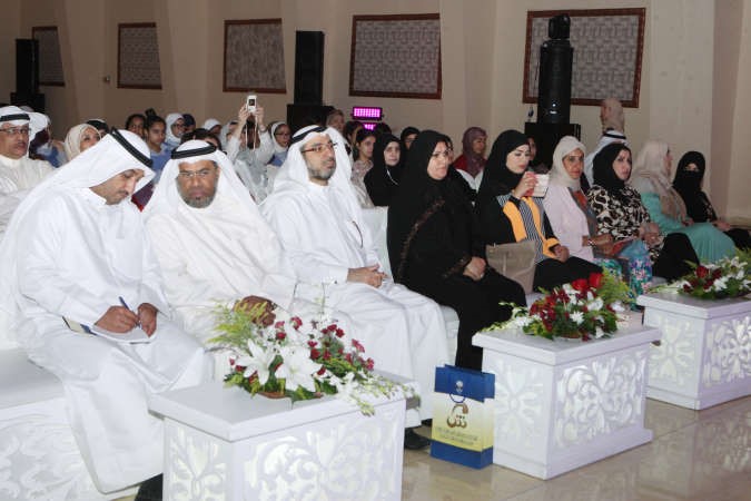 د عصام الفليج ومحمد القلاف وعدد من الحضور خلال تدشين المركز محمد هاشم