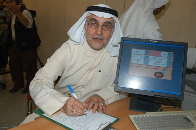  احمد لاري يسجل ترشحه
