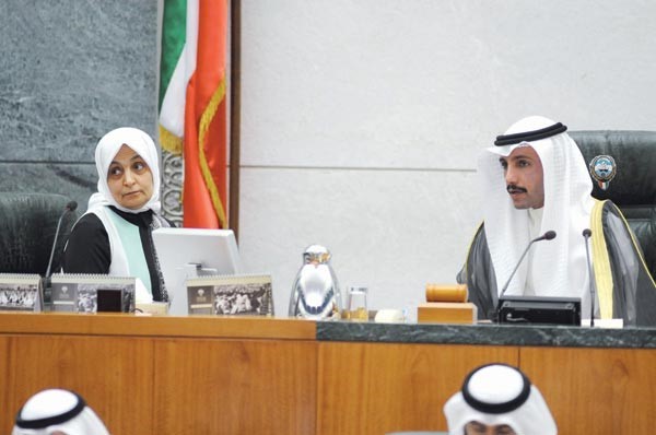 رئيس مجلس الامة مرزوق الغانم والوزيرة هند الصبيح على المنصة هاني الشمري