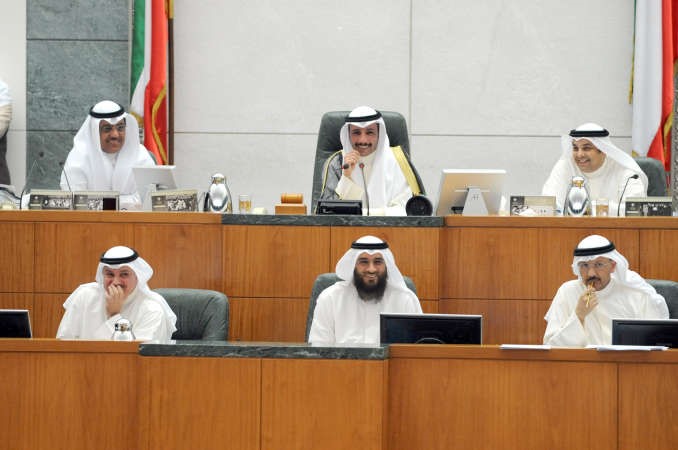 رئيس مجلس الامة مرزوق الغانم ونائبه مبارك الخرينج وامين السر يعقوب الصانع على المنصة وتبدو الامانة العامة هاني الشمري