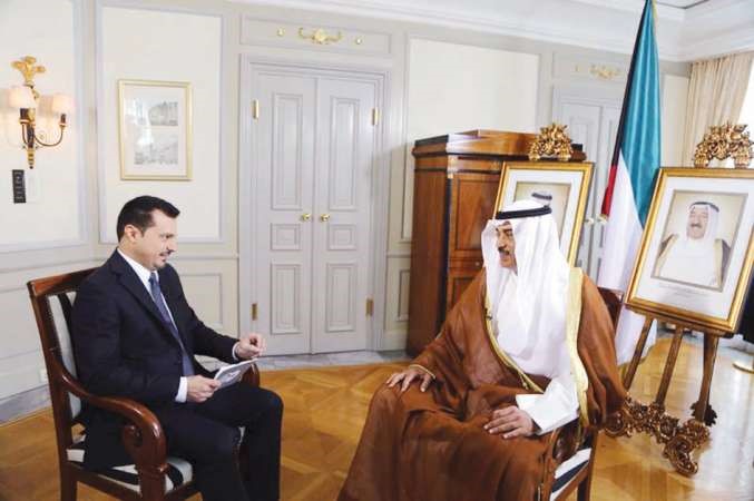  الشيخ صباح الخالد اثناء لقائه مع د كريستوف هويسجين ﻿