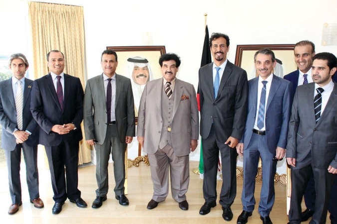  سمو الشيخ ناصر المحمد والسفير الشيخ علي الخالد وبعض الحضور﻿
