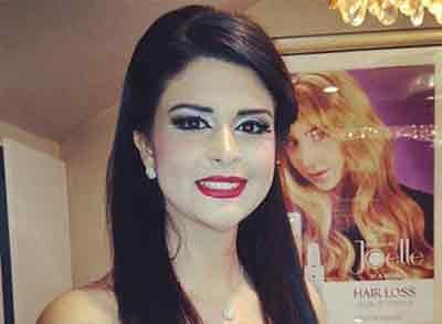 بالصور.. موبايل من الذهب يحمل اسم سلمى رشيد على طريقة أحلام