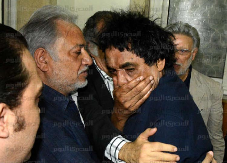 بالفيديو والصور.. هيفاء وهبي ومحمد منير يعزيان أسرة حسين الامام