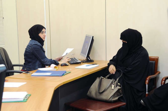 مشاعل الهاجري تسجل ترشحها اسامة ابوعطية
