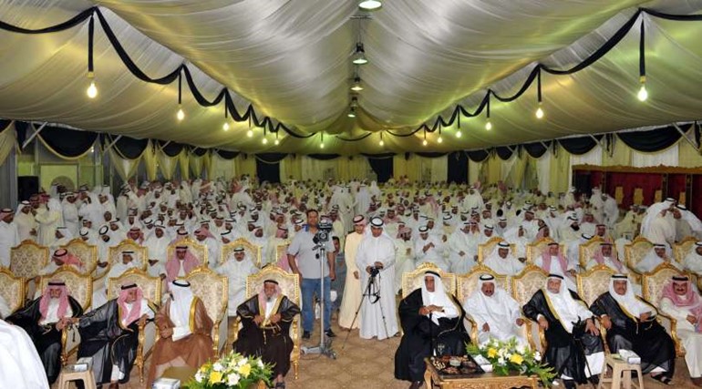 ابناء الدائرة الرابعة خلال حفل عشاء النائب سلطان اللغيصم الشمري﻿