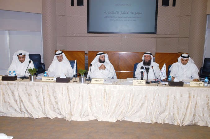خالد سلطان بن عيسى مترئسا عمومية مجموعة الامتياز الاستثمارية وبدا بجانبه نواف معرفي	حمدي شوقي ﻿