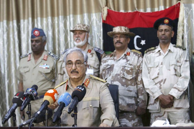 اللواء خليفة حفتر خلال مؤتمر صحافي في بنغازي امس الاول 	رويترز ﻿