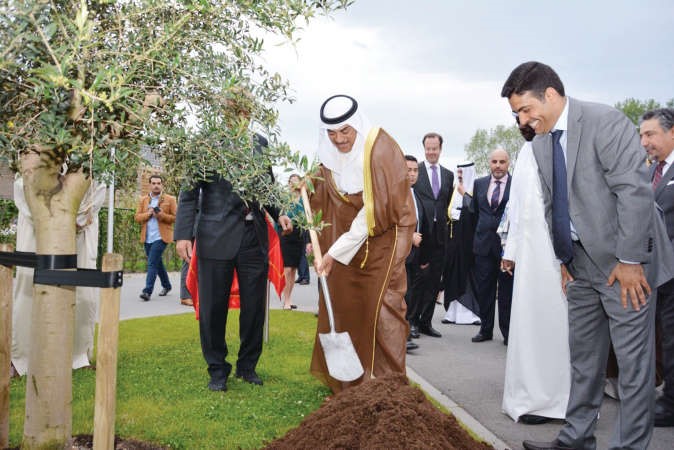 الشيخ صباح الخالد يدشن المشروع السكني لاعضاء السفارة