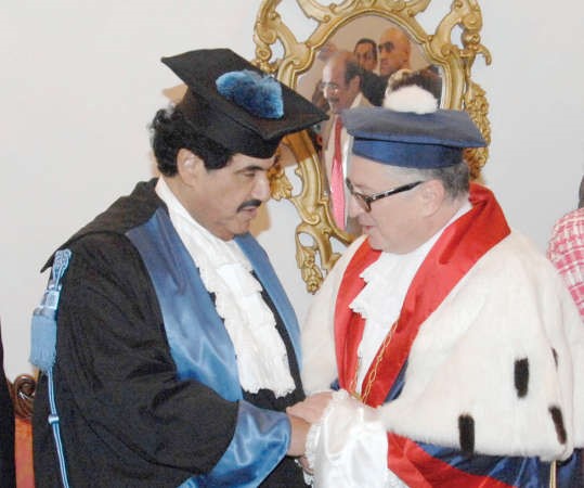  وسموه يتلقى التهاني