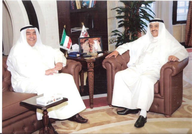 محافظ مبارك الكبير لدى استقباله رئيس الهيئة العامة للثروة الزراعية جاسم البدر