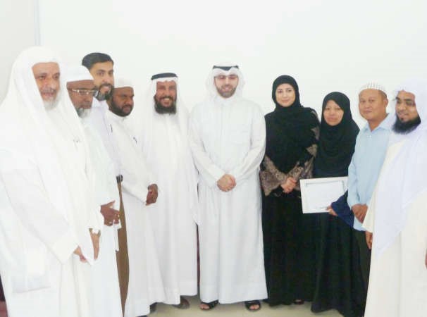 الشيخ حمد الفهد والشيخة نجلاء الفهد في فرع المنقف