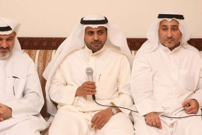 محمد الجبري متحدثا ويبدو امين عام الوفاق الوطني جواد قمبر 