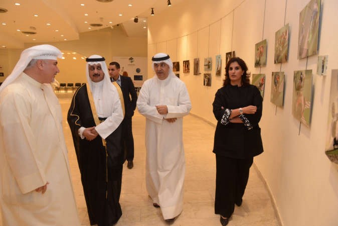 م علي اليوحة اثناء افتتاح معرض عدسة سديم لهواة ومحترفي فن التصوير الفوتوغرافي 