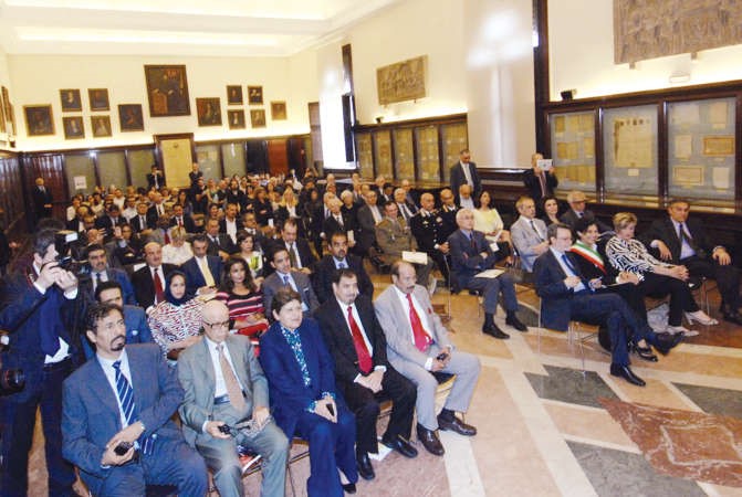 الشيخ شملان العبد العزيز والسفير الشيخ علي الخالد والشيخة درشا الصباح ود اسماعيل الشطي وفهد المعجل