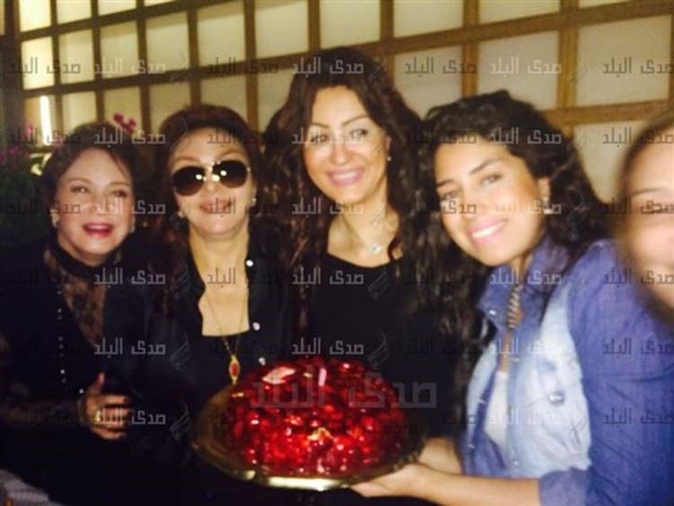 بالصور.. النجوم يحتفلون بعيد ميلاد "وفاء عامر" الـ 46 بملابس الحداد