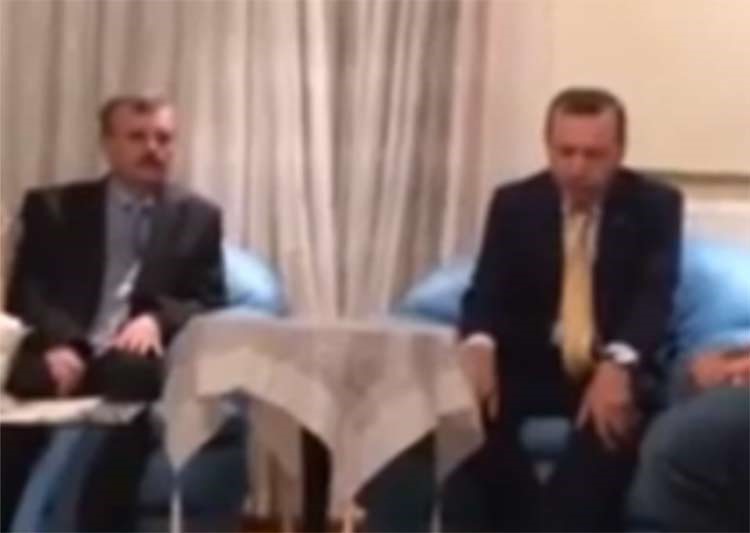 بالفيديو.. أردوغان يرتل القرآن بصوت شجي في عزاء شهيد تركي 