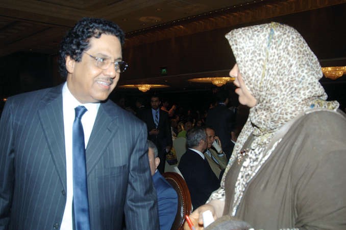 مبارك الخرينج متحدثا الى الزميلة هناء السيد
