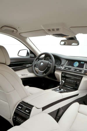 اناقة ورقي BMW الفئة السابعة لا مثيل لها