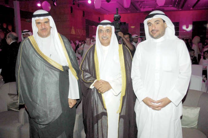دعبدالمحسن المدعج والشيخ سلمان الحمود وعمر الغانم 