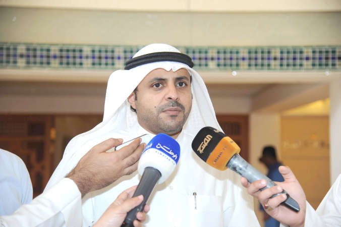 محمد الجبري متحدثا للصحافيين