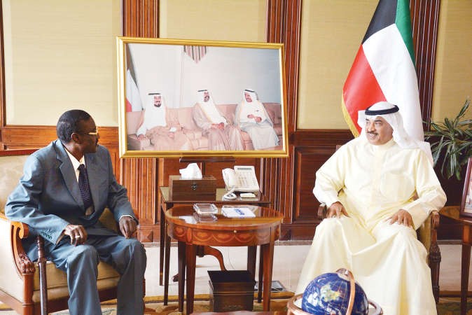 الشيخ صباح الخالد مستقبلا سفير النيجر