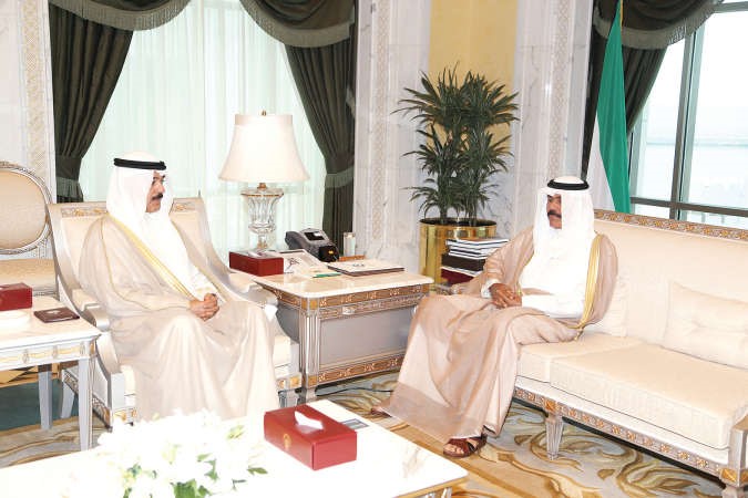 سمو ولي العهد الشيخ نواف الاحمد مستقبلا الشيخ محمد الخالد﻿