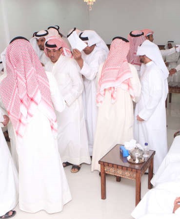 العازمي يستقبل ابناء الدائرة
