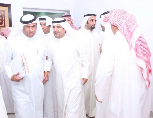  ويتوسط ابناء الدائرة