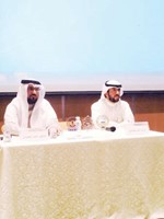 الهاجري والحميدان خلال المحاضرة﻿